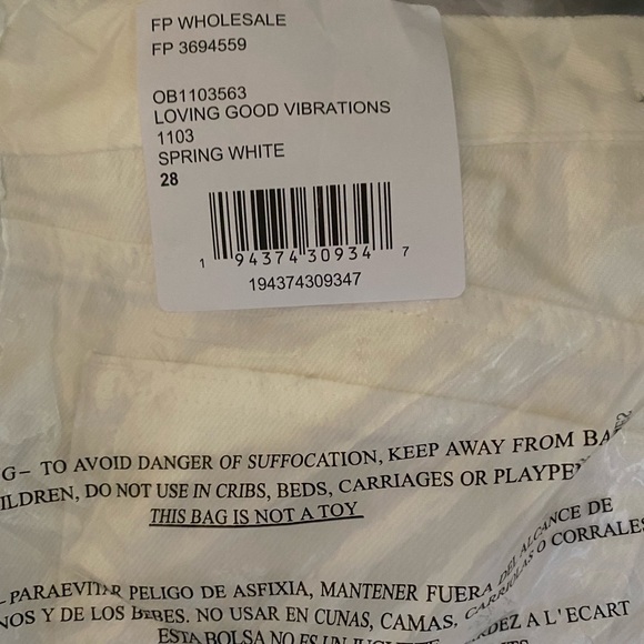 Free People Loving Good Vibrations Cutoffs 28 29 NWT - Picture 9 of 9